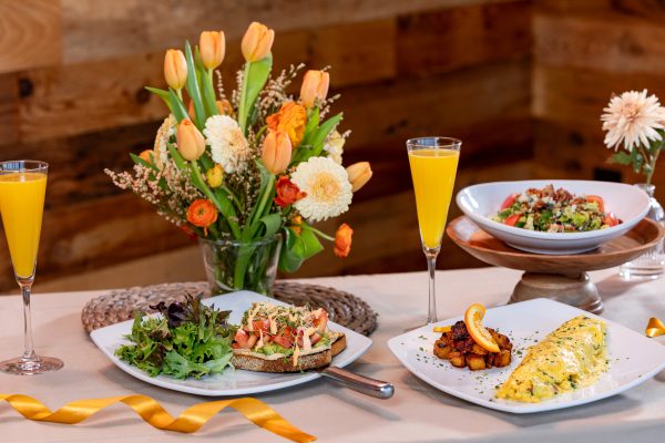 A spring brunch tablespread at Sedona Taphouse featuring mimosas with fresh squeezed juices.